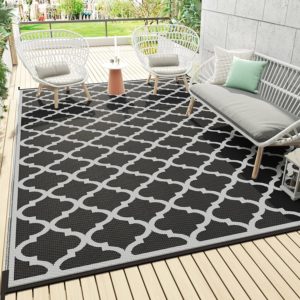 outdoor sitting area with clean carpet